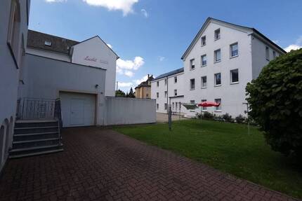 neu sanierte 3-Raum-Wohnung - 420,00&nbsp;EUR Kaltmiete, ca.&nbsp; 65,00&nbsp;m&sup2;&nbsp;Wohnfl&auml;che in Limbach-Oberfrohna (PLZ: 09212)