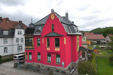 Charmante op. möblierte Dachgeschosswohnung in historischer Stadtvilla – Themar