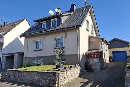 Modernisierungswürdiges Ein-Zweifamilienhaus für die große Familie - für jedes Kind ein eigenes Zimmer! - Runkel Steeden