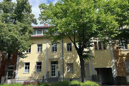 Charmante 3-Zimmer-Wohnung mit Sichtbalken, Küchenmöbel & Tageslichtbad! - Merseburg