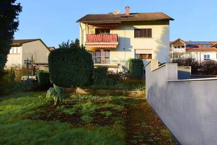 Haushälfte mit ca. 500 m² GrundstückGarten, Garage und Carport in bester Lage! - Laufenburg