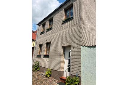 Einfamimienhaus - 150.000,00&nbsp;EUR Kaufpreis, ca.&nbsp; 120,00&nbsp;m&sup2; in Teterow (PLZ: 17166)