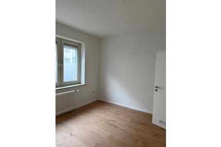 Erdgeschosswohnung mit 2 Zimmern und Terrasse - Mönchengladbach