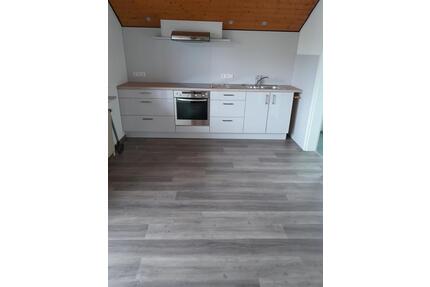 Sanierte 2-Zimmer-Wohnung mit Einbauküche, Balkon und Stellplatz - Schramberg