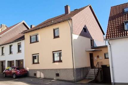 Gepflegtes Zweifamilienhaus in ruhiger Nebenstraße von Püttlingen