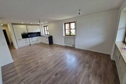 Prov. frei, sanierte 2-Zi.-Wohnung in Freilassing, 1. OG, Balkon, gr. Keller, Lift