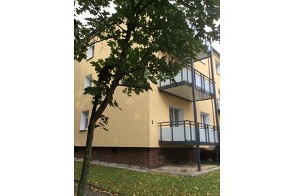 Familien willkommen - Teilsanierte 5-Zimmer-Wohnung mit Balkon - Wiesbaden Biebrich