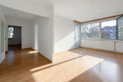 Helle 2-Zimmer-Wohnung mit Balkon und Blick auf den Fürstenplatz - Westend inkl. TG-Stellplatz - Berlin