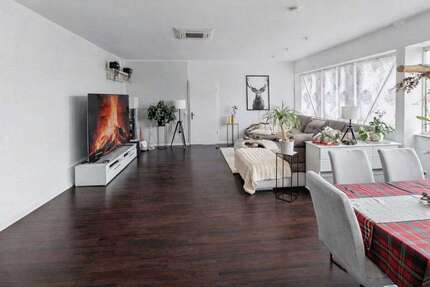 Haus zum Kaufen in Schöneiche bei Berlin 1.099.900,00 € 290 m²