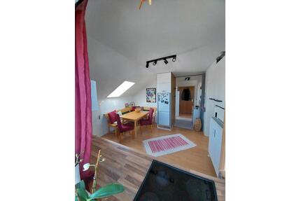 2-Zimmer Dachgeschosswohnung Balkon, Stellplatz & Kellerabteil - Salzweg