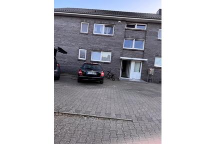 Frisch renovierte 3-Zimmer-Wohnung mit Balkon – Achim Uphusen