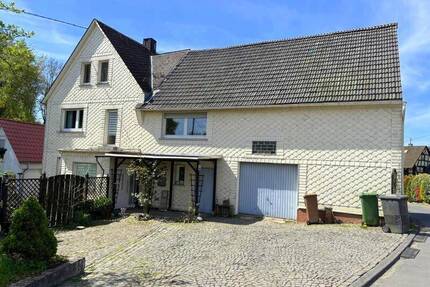 Gemütliches Einfamilienhaus mit Scheune, Gästehaus und wunderschönem großzügigem Garten in Kölbingen