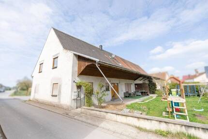 Zweifamilienhaus mit Scheune, Garten und vielseitigem Nutzungspotenzial - Schlüsselfeld Elsendorf