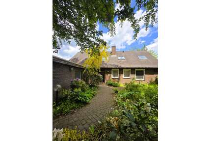 Haus zum Kaufen in Wulsbüttel 389.000,00 € 250 m²