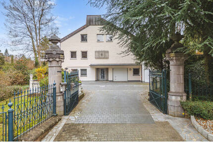 Großzügiges Einfamilienhaus mit Einliegerbüro und 2 Garagen in begehrter Südviertellage - Aachen