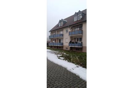 ! ! ! Blick ins Grüne ! ! ! - 350,00&nbsp;EUR Kaltmiete, ca.&nbsp; 70,00&nbsp;m&sup2; in Meiningen (PLZ: 98617)