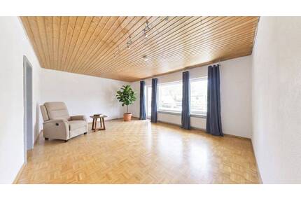 Zauberhafte 2-Zimmer-ETW mit großem Balkon und Tiefgaragen-Stellplatz in 79211 Denzlingen