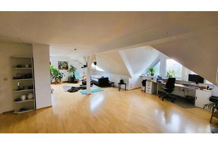 Großzügige 3-Zimmer-Dachgeschosswohnung mit viel Tageslicht - Ochsenfurt