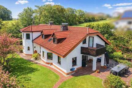 Haus zum Kaufen in Hosenfeld 569.000,00 € 241.34 m²