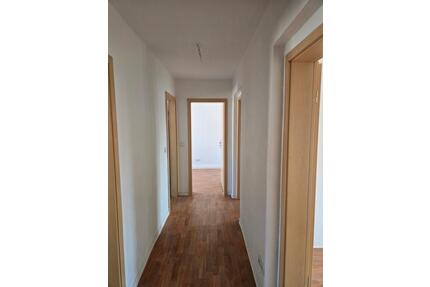 Perfekte 3 -Raumwohnung zum kleinen Preis + Tageslichtbad (Dusche) + Balkon - Kalbe (Milde)