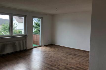 Helle und renovierte 2 ZKB Wohnung mit Balkon ggf Garage u. Küche - Niestetal