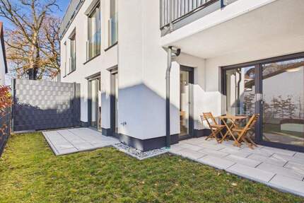 Neuwertige 2-Zimmer-Erdgeschosswohnung mit Garten, Tiefgarage & A+ Energieeffizienz - Höhenkirchen-Siegertsbrunn