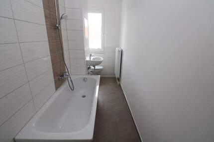 Guten Morgen Sonnenschein...helle 3-RW mit Wanne u. Balkon!!! - Freiberg