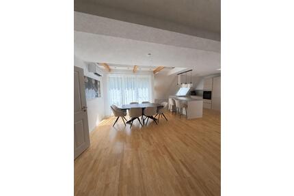 Helle Maisonette Wohnung mit Galerie - Krefeld Benrad