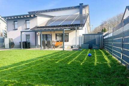 Zweifamilienhaus mit Doppelgarage in Top Lage von Schönenberg-Kübelberg