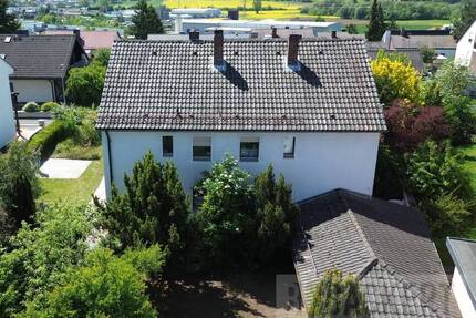 Großes Zweifamilienhaus mit Garage in toller Wohnlage von Burgkunstadt