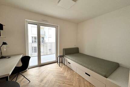 Wohnung zum Mieten in Berlin 604,42 € 25.72 m²