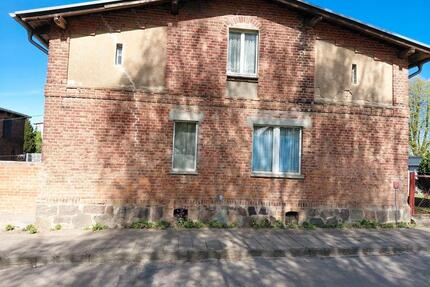 Reihenendhaus - 25.000,00&nbsp;EUR Kaufpreis, ca.&nbsp; 80,00&nbsp;m&sup2; in Prenzlau (PLZ: 17291)
