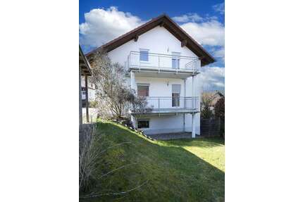 Haus zum Mieten in Reichenbach-Steegen 2.100,00 € 255 m²