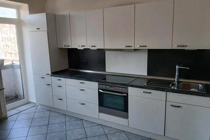 frisch renovierte 3-Zimmer-Wohnung mit Duschbad, Balkon & EBK - Bremerhaven Schiffdorferdamm