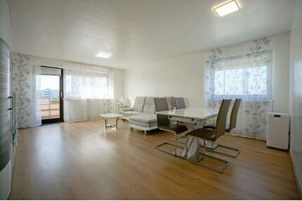 Helle 2-Zimmer-Wohnung mit Balkon, Einbauküche und Stellplatz in Nürnberg