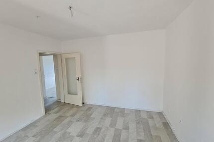 WG Zimmer im Haus Garten Balkon Badewanne NEU renoviert Einbauküc - Springe