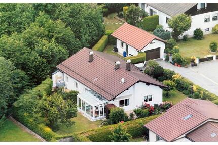 Einfamilienhaus | Bungalow mit 960 m² Grundstück, Wintergarten & - Künzing