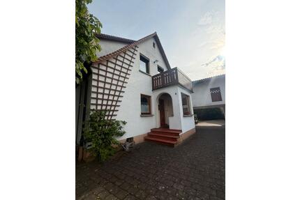 Einfamilienhaus mit Garten, Keller und Doppelgarage zu vermieten - Eggolsheim