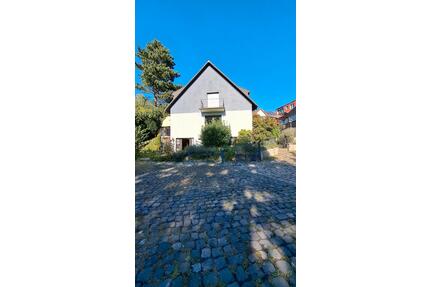 Einfamilienhaus mit 5 Garagen in Stolberg - Stolberg (Rheinland)