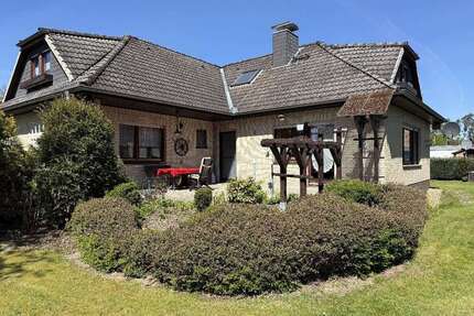 Haus zum Kaufen in Höfer 305.000,00 € 189 m²