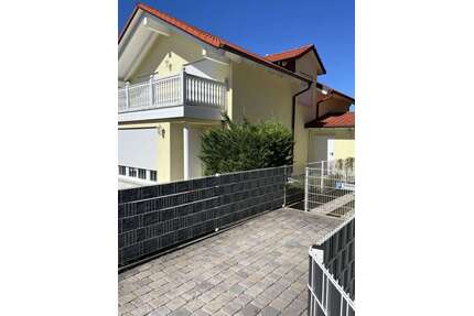 Haus zum Mieten in Moosinning 3.175,00 € 251.51 m²