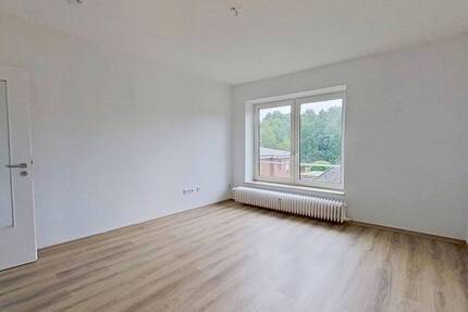 Erstbezug nach Sanierung: Helle 3-Zimmer-Wohnung mit EBK und WANNENBAD - Lägerdorf