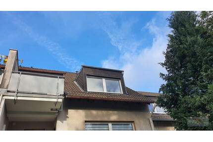 Renovierte DG-Maisonette mit Balkon, 2 Bädern & großer Spitzboden-Nutzfläche - Lüdenscheid