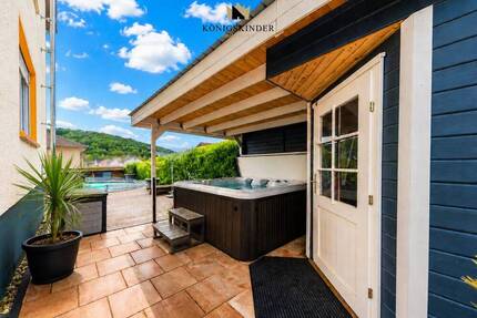 Wenn aus Wohnen plötzlich Urlaub wird. Freistehendes Mehrfamilienhaus mit Sauna, Jacuzzi, Pool uvm. - Königsbach-Stein