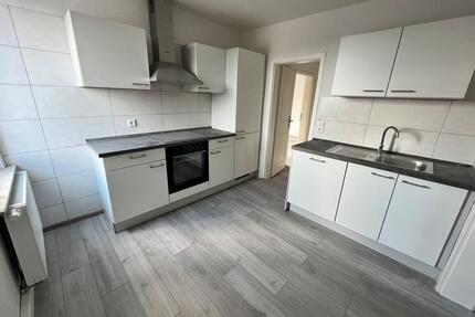 80 m2 4-Zimmer-Wohnung mit EBK, Balkon und Gartennutzung - Bebra