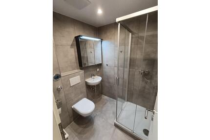 Große Wohnung für Zwei: Sanierte 3-Zi.-ETW im DG – Erstbezug mit Stil - Waldkraiburg