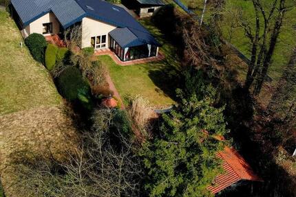 Parkähnliches Anwesen – Einfamilienhaus auf grossem Grundstück - Blomberg