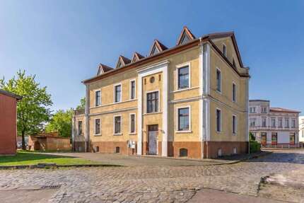 Haus zum Kaufen in Neustadt (Dosse) 375.000,00 € 282 m²