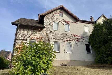 Haus zum Kaufen in Coburg 187.000,00 € 240.76 m²