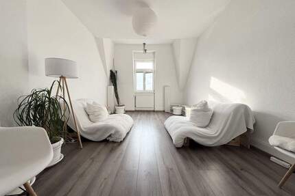 Hochwertig möblierte Altbau-Dachgeschosswohnung in unmittelbarer Mainlage - Frankfurt am Main Höchst